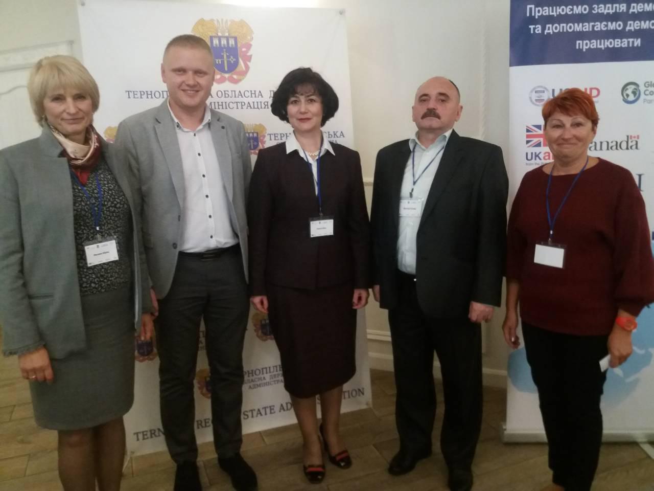 Представники ТНПУ ім. В Гнатюка у складі делегації Тернопільщини (справа наліво_О.Кікінежді, В.Сіткар, О.Кізь)